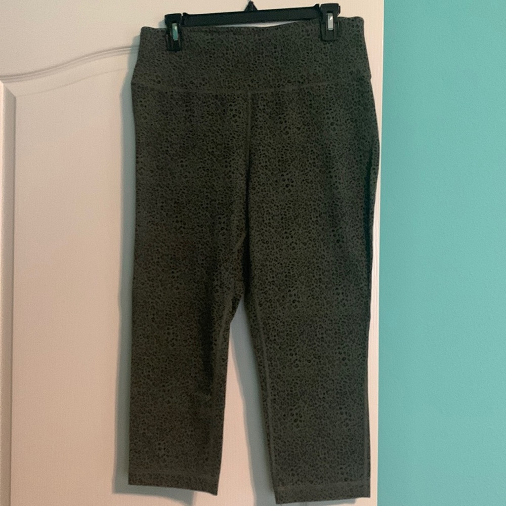 Tek Gear Capri leggings XL Olive cheetah